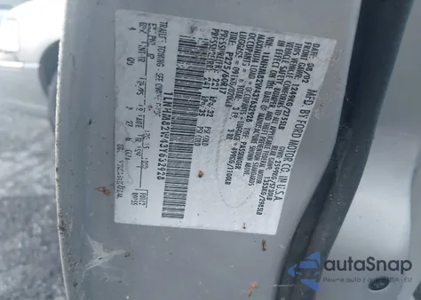 2003 Lincoln Town Car Signature из США, поврежденный, VIN 1LNHM82W43Y632928